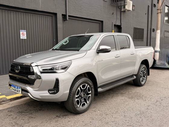 TOYOTA HILUX 2.8 D-4D TURBO DIESEL CD SRX 4X4 AUTOMÁTICO